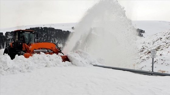 Çığ tehlikesi nedeniyle kapalı olan Ardahan-Ardanuç yolu ulaşıma açılıyor