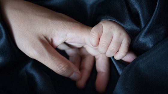 Çin'de yeni tip koronavirüs taşıyan kadın sağlıklı bir bebek dünyaya getirdi