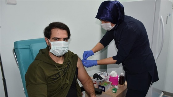 Çin'den getirilen Kovid-19 aşıları Malatya'da gönüllülere uygulanmaya devam ediyor