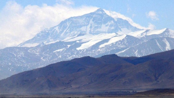 Çin, Everest dağını turistlere kapattı