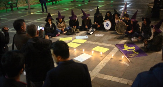 Cinsel istismar önergesine cadı şapkalı protesto