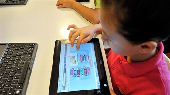 Çocuklar dijital cihazlarla okul öncesi dönemde tanıştırılabilir