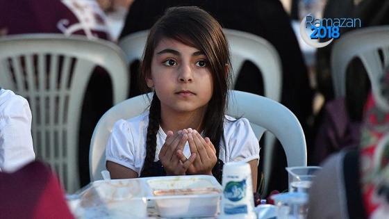 Çocuklar iftar sofrasında buluştu