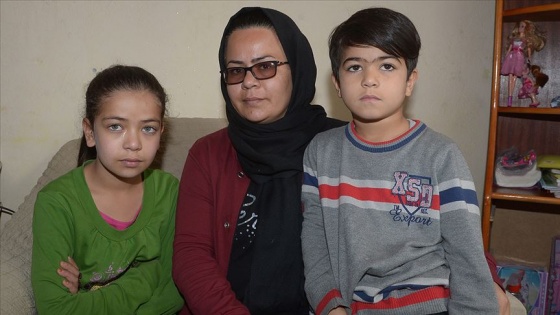 Çocuklarıyla karlı dağları aşan Afgan annenin umudu Türkiye'de