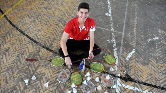 Çocukluğu ameliyatla geçti, badmintonla hayatı değişti