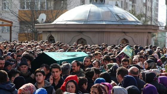 Çöken binada hayatını kaybedenler son yolculuklarına uğurlanıyor