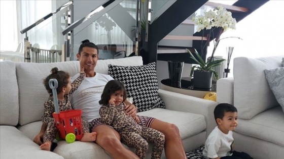 Cristiano Ronaldo'dan koronavirüse karşı 'evde kal' çağrısı