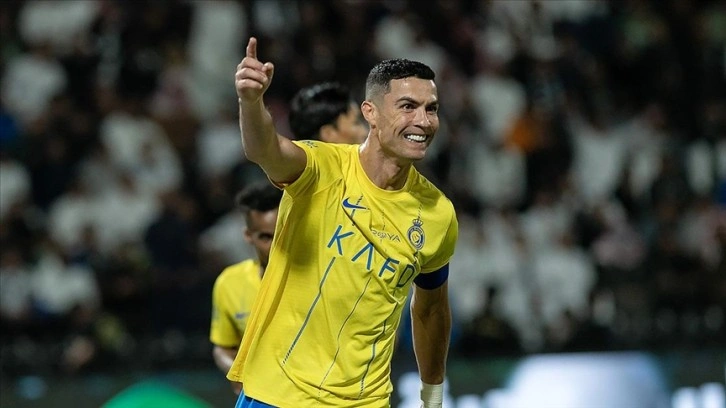 Cristiano Ronaldo futbol tarihine geçti