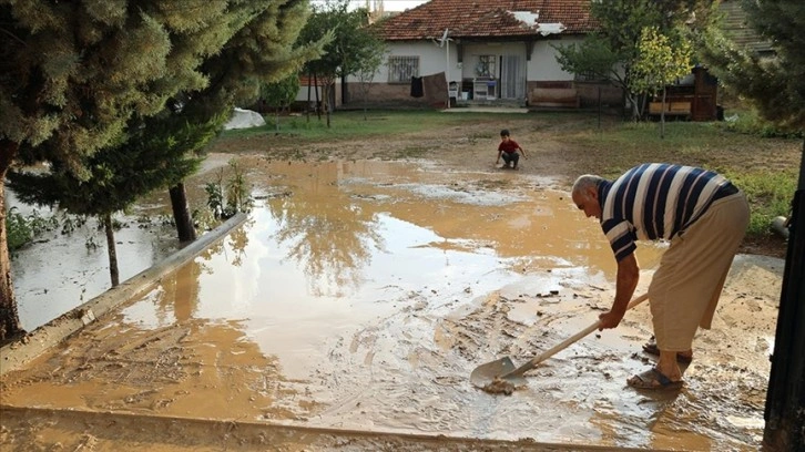 Çubuk'ta sağanak nedeniyle su baskınları yaşandı