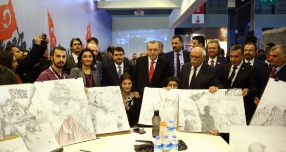 Cumhurbaşkanı Erdoğan açılışını yaptığı Uluslararası CNR Kitap Fuarı'nı gezdi