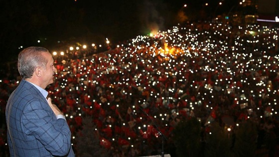 Cumhurbaşkanı Erdoğan balkon konuşması yapıyor