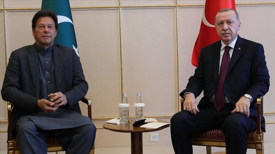 Cumhurbaşkanı Erdoğan ile Pakistan Başbakanı Han bir araya geldi