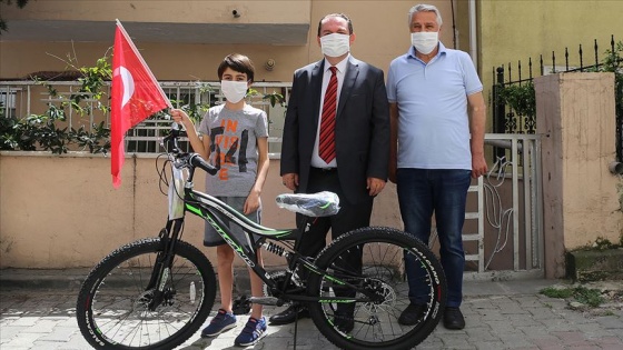 Cumhurbaşkanı Erdoğan'ın hediyesi bisikletler sahiplerine ulaştırıldı