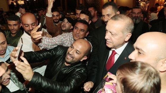 Cumhurbaşkanı Erdoğan, İstanbul'da vatandaşlarla sohbet etti