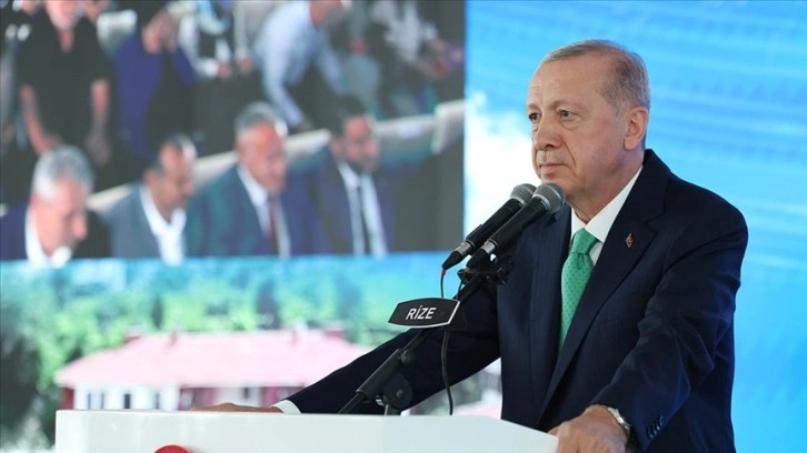 Cumhurbaşkanı Erdoğan: Milletimizin teveccühüne layık olmak için gece gündüz koşturuyoruz