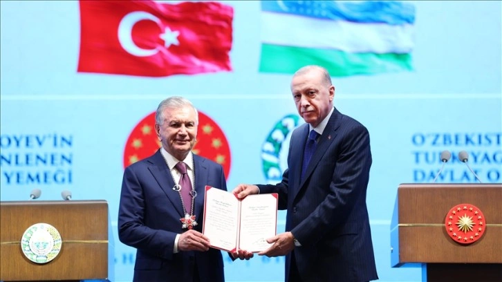 Cumhurbaşkanı Erdoğan, Özbekistan Cumhurbaşkanı Mirziyoyev'e Devlet Nişanı tevcih etti