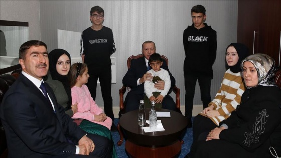 Cumhurbaşkanı Erdoğan, şehit eşi ve çocuklarını kabul etti