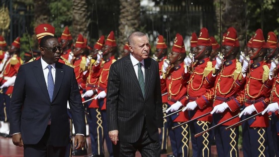 Cumhurbaşkanı Erdoğan Senegal'de resmi törenle karşılandı