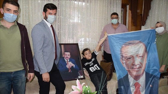Cumhurbaşkanı Erdoğan, serebral palsi hastası Merve'nin sevgisini karşılıksız bırakmadı