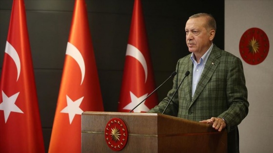 Cumhurbaşkanı Erdoğan, tüm yurtta okunan İstiklal Marşı'na eşlik etti