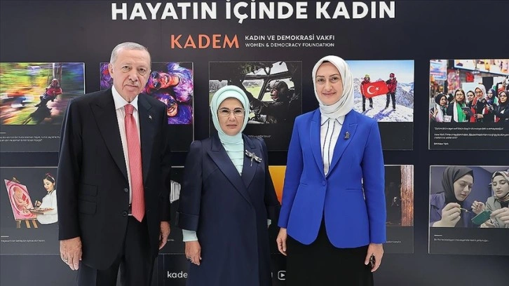 Cumhurbaşkanı Erdoğan ve eşi Emine Erdoğan New York'ta KADEM'in fotoğraf sergisini gezdi