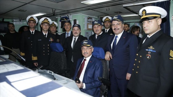 Cumhurbaşkanı Yardımcısı Oktay'dan TCG Yavuz Fırkateyni'ne ziyaret