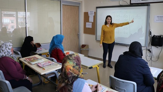 Cumhurbaşkanının çağrısına uyup okur yazar olmaya karar verdiler