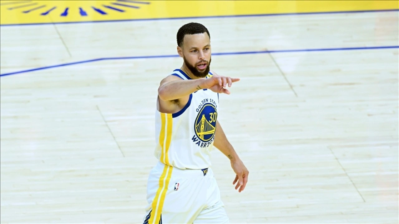 Curry, NBA tarihinde 4 bin 'üçlük' sayısına ulaşan ilk oyuncu oldu