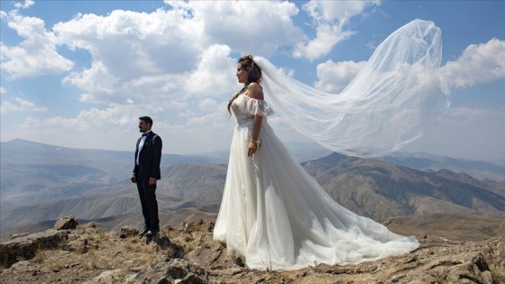 Dağ zirvesinde nikah töreni