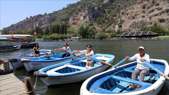 Dalyan Kanalı'nın kürek çeken kadınları