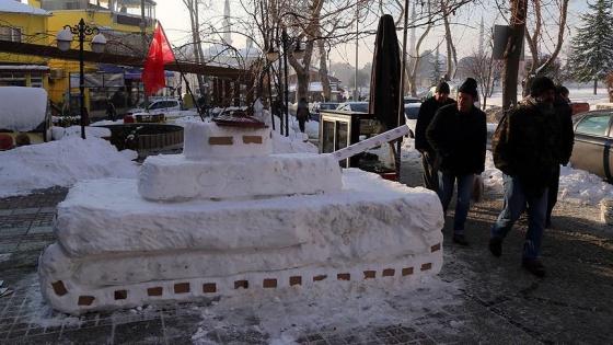 Darbe girişimine 'kardan tank' ile tepki