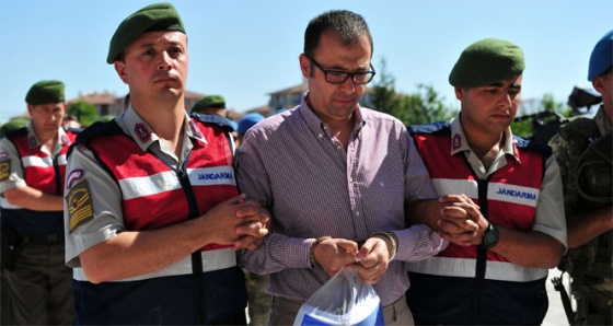 Darbeci Çiçek'in FETÖ'nün sözde üst düzey yöneticileriyle irtibatı tesadüfmüş