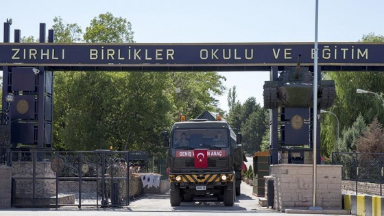 Darbeci üsteğmen askeri araca mühimmat yükletmiş