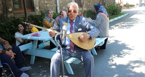 Darülaceze, bayram coşkusunu ziyaretçileriyle yaşadı