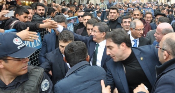 Davutoğlu Cuma namazını Silopi'de kıldı