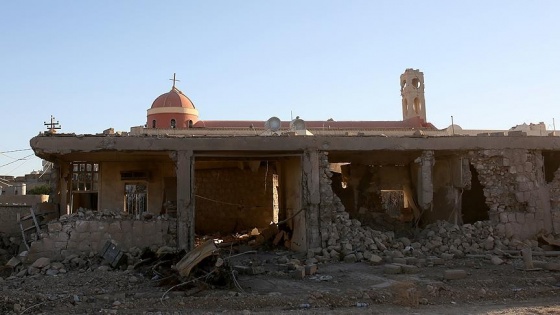 DEAŞ Irak'ta kilise yıkıyor