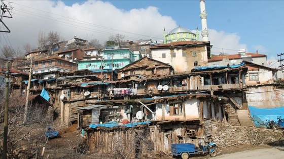 Demirci'nin otantik evleri fotoğrafçıların ilgisini çekiyor