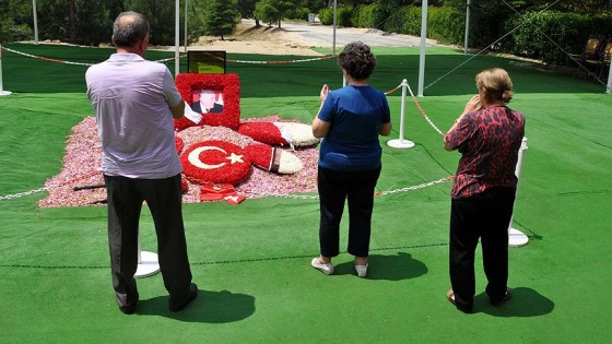 Demirel'in mezarına 'Babalar Günü' ziyareti