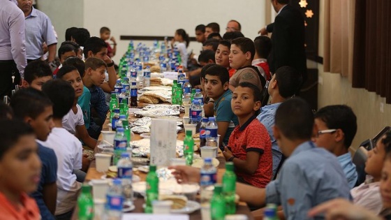 Deniz Feneri Derneği'nden yetimlere iftar