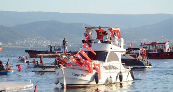 Denizci esnafından darbe girişimine tepki korteji