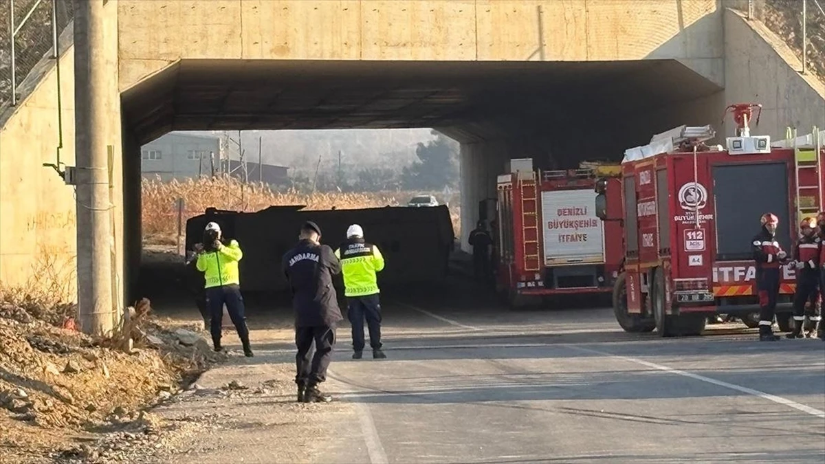 Denizli'de devrilen işçi servisindeki 4 kişi öldü, 6 kişi yaralandı