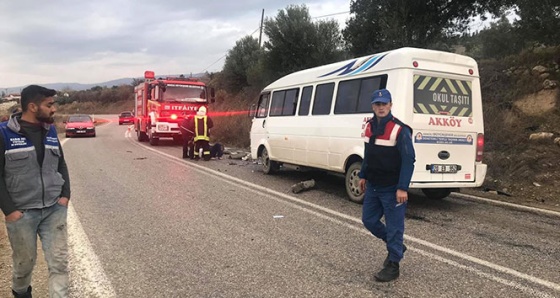 Denizli’de dolmuş ile otomobil çarpıştı: 2 yaralı