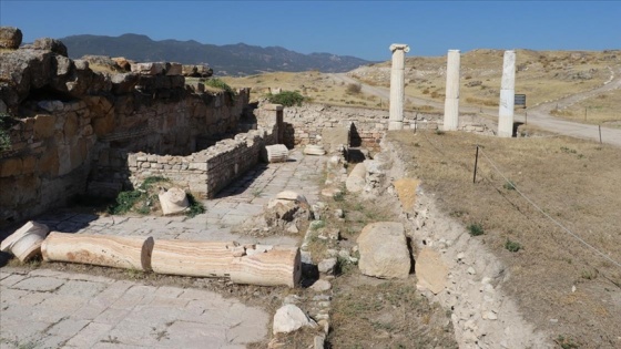 Denizli'deki antik kent Tripolis'teki depremlerin izleri gün ışığına çıkartılıyor