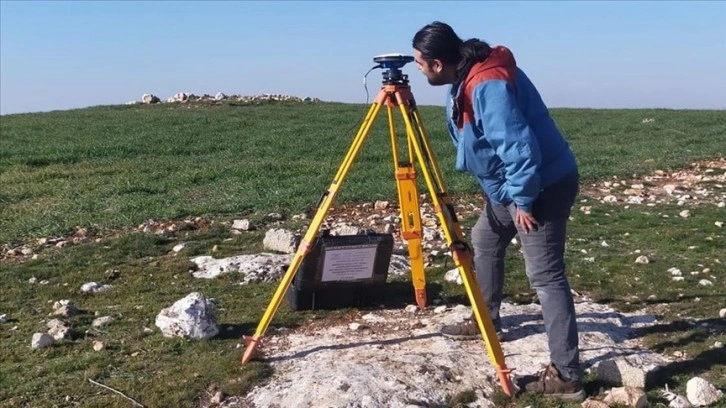 Deprem bölgesinde yer kabuğunu inceleyen bilim insanından 