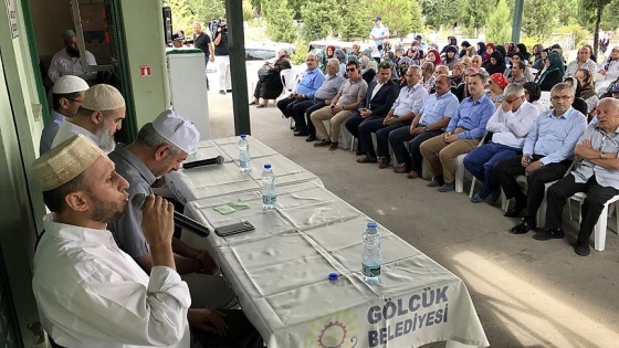 Deprem şehitleri dualarla anıldı