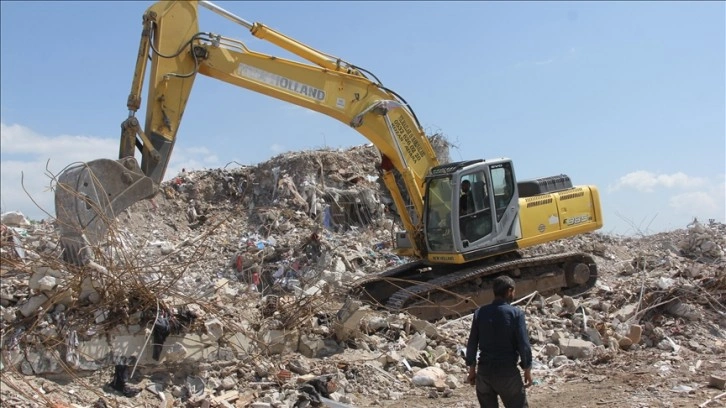 Depremde çöken binayla ilgili "donatılar sağlamdı" savunması bilirkişi raporuyla çelişti