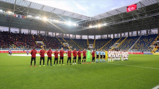 Depremde hayatını kaybedenler için futbol maçlarında saygı duruşu yapılacak