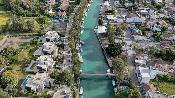 Depremden etkilenen Arsuz'da hasar gören turistik tesisler onarılıyor