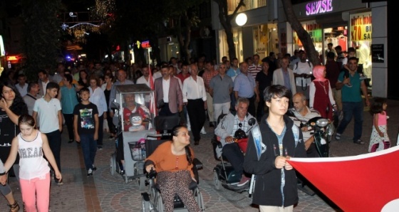 Depremin 17. yıldönümünde sessizce yürüdüler