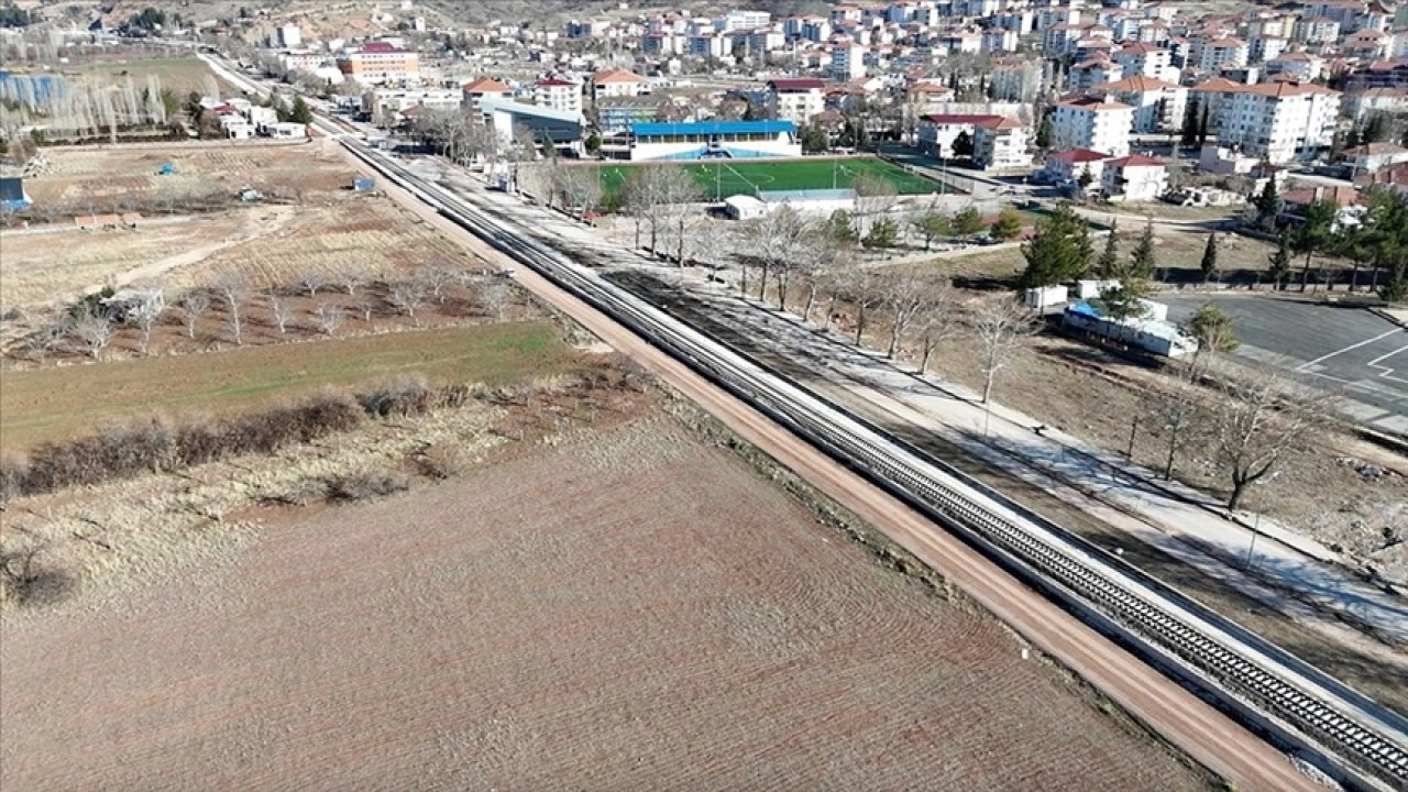 Depremlerde hasar gören Gölbaşı'ndaki demir yolu hattının onarımında sona gelindi